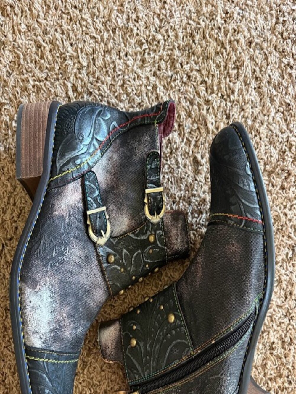 L’ARTISTE by Spring Step "Nailhead" Ankle Boots (41/9.5) Black Embossed Leather